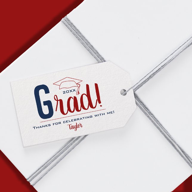 Étiquettes-cadeau Cadeau de fête chapeau de fin d'études rouge foncé (3.5" x 2" personalized grad cap  favor gift tags in navy blue and dark red)