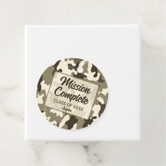 Étiquettes Cadeau Camouflage Rustique Tons Terreux de Brun & Beige (En situation)