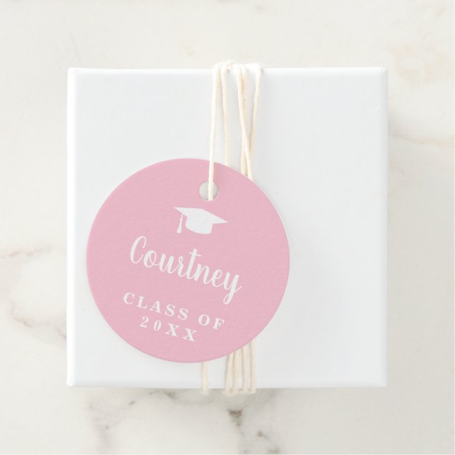 Étiquettes Cadeau Carte en mortier simple rose mignonne Graduation m (En situation)