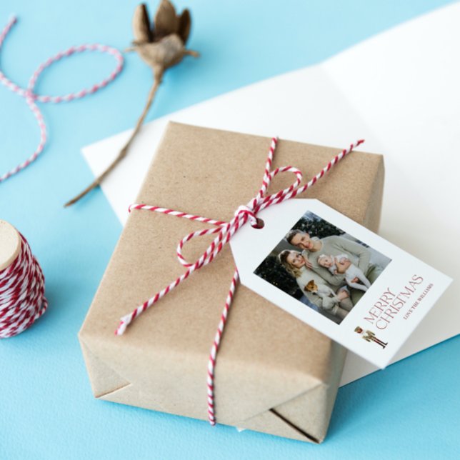 Étiquettes-cadeau Casse-noix moderne Joyeux Noël Typographie (Get organized and add charm to your gifts with these adorable Christmas gift tags!)