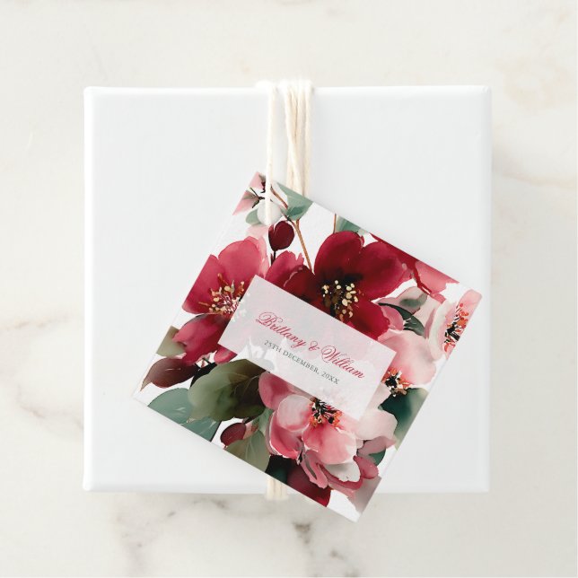 Étiquettes Cadeau  Christmas Themed Red Floral Wedding  (En situation)