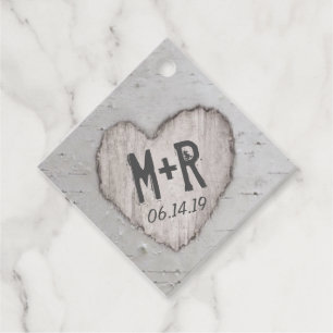 Étiquettes Cadeau Cœur rustique sculpté avec initiales Mariage arbre