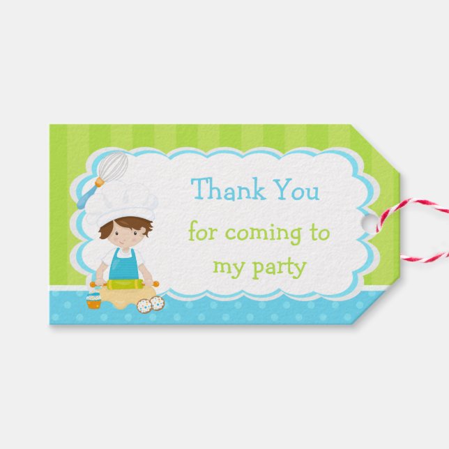 Étiquettes-cadeau Cute Brunette Boy Baking Anniversaire (Devant (Horizontal))