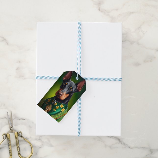 Étiquettes-cadeau Doberman Dog en tenue de la Saint Patrick (Avec de laficelle)