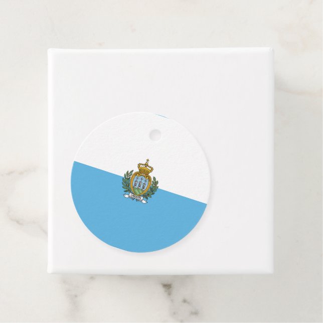 Étiquettes Cadeau Drapeau de Saint-Marin (En situation)