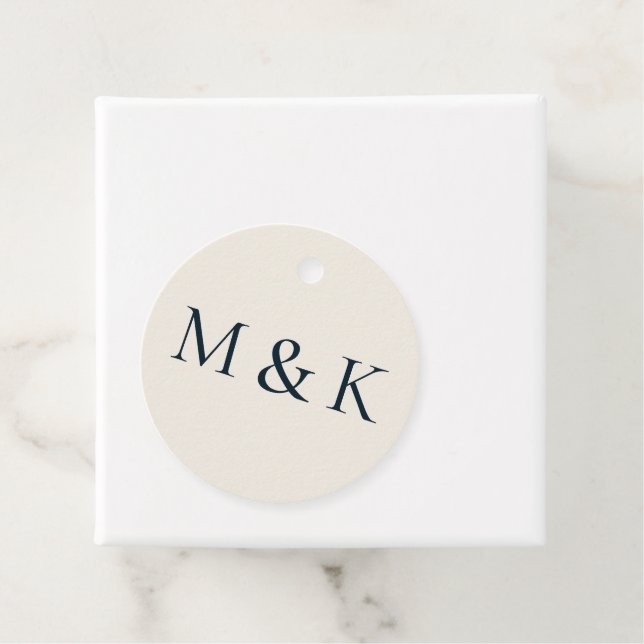 Étiquettes Cadeau Élégant Fiançailles Mariage à la crème blanche (En situation)