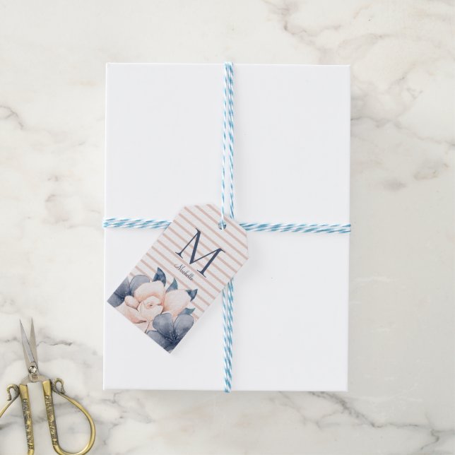 Étiquettes-cadeau Élégant Pink Blue Floral Monogramme Nom strié (Avec de laficelle)