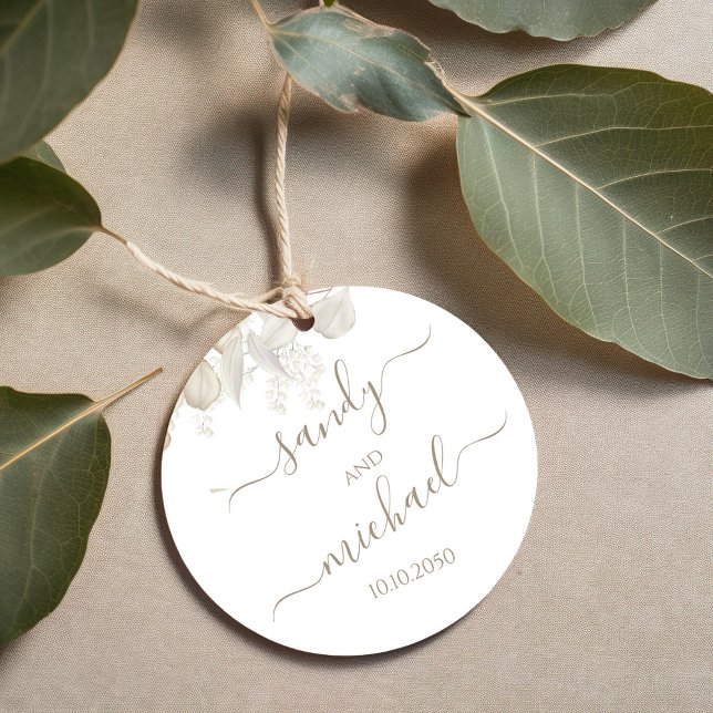 Étiquettes Cadeau Élégant Script Mariage Favoriser Sage Verdure (Elegant sage green calligraphy script favor tag.)