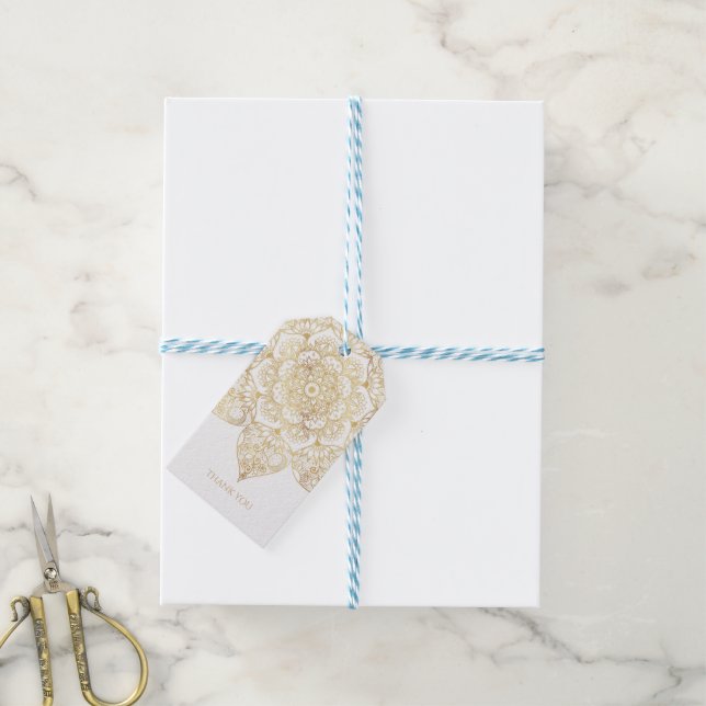 Étiquettes-cadeau Elegant White Gold Mandala Floral  (Avec de laficelle)