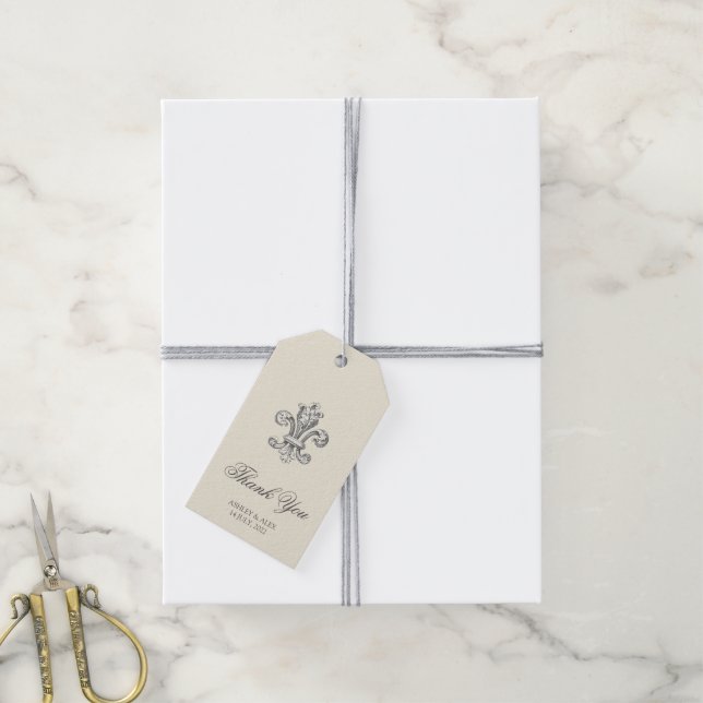 Étiquettes-cadeau Elégante Fleur de Lis Merci Mariage (Avec de la ficelle)