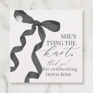Étiquettes Cadeau Fête de douche de mariée de Black Bow Tying the Kn