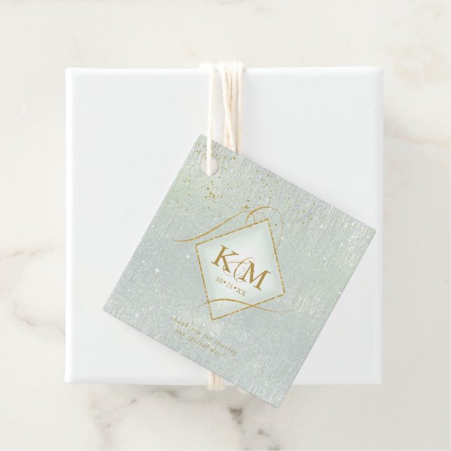 Étiquettes Cadeau Fine Lines Gold Abstrait Mariage V2 Sage ID867 (En situation)