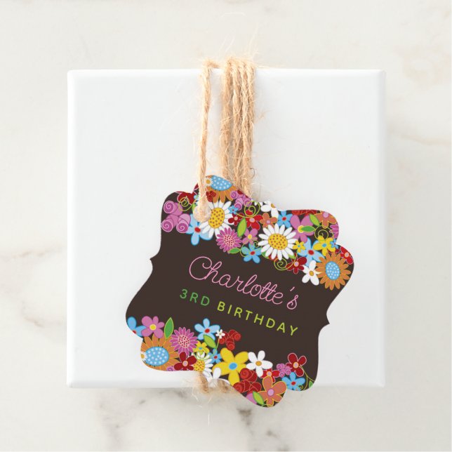 Étiquettes Cadeau Fleurs de printemps Whimsical Jardin Fête d'annive (En situation)