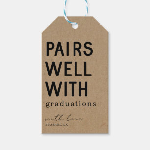 Étiquettes-cadeau Funny Pairs Well with Graduation Wine