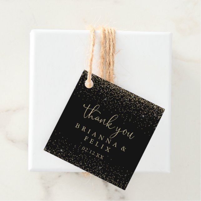 Étiquettes Cadeau Gold Confetti Calligraphie Mariage de script (En situation)