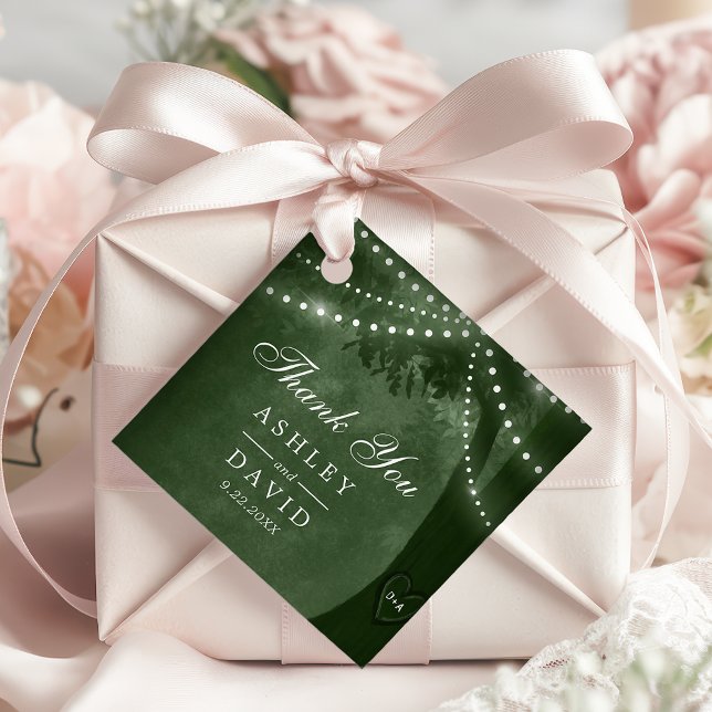 Étiquettes Cadeau Green Rustic Tree Lights Mariage Initiales sculpté (Créateur téléchargé)