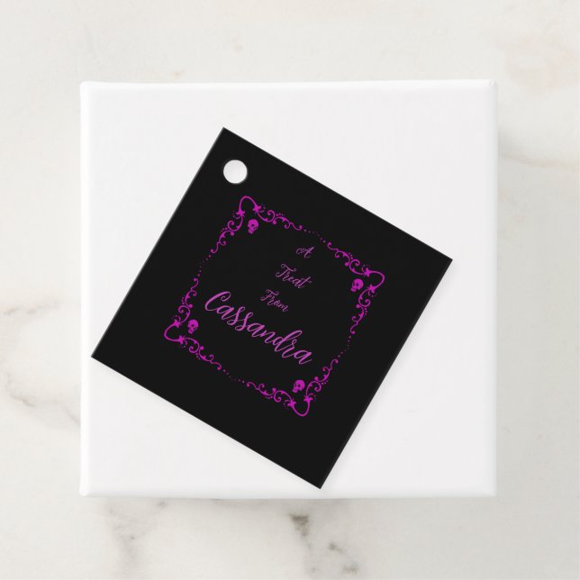 Étiquettes Cadeau Halloween poison frontière violet magique avec crâ (En situation)