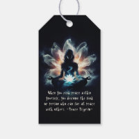 Instructrice de yoga en position de méditation ent