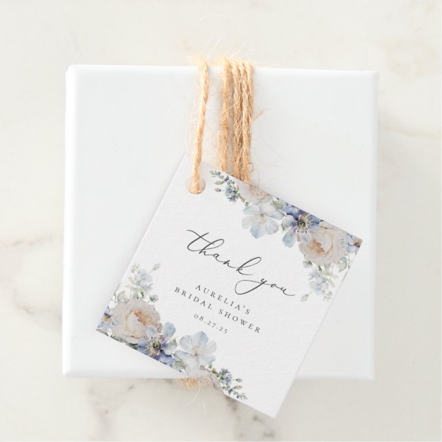Étiquettes Cadeau Jardin bleu poussiéreux Merci Floral (En situation)