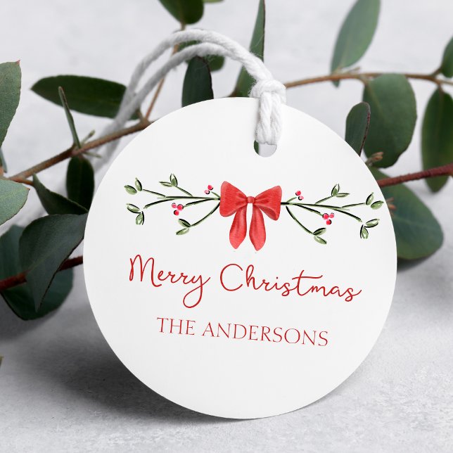 Étiquettes Cadeau Joyeux Noël Chic Coquette Red Bow Personnalisé (Spread holiday cheer with these festive, custom gift tags featuring a red bow, and holly accents.)