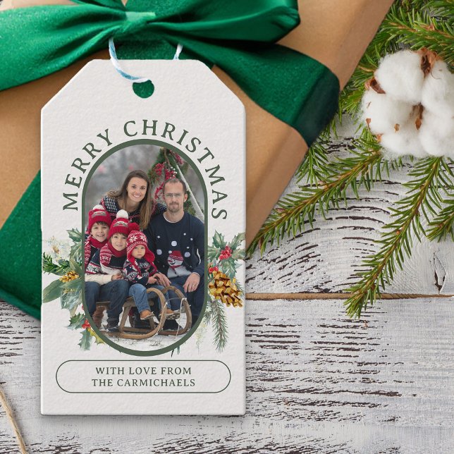 Étiquettes-cadeau Joyeux Noël Holly et Pine Family Photo (Family Photo Christmas Gift tags from Rounded Lozenge Photo Collage collection)