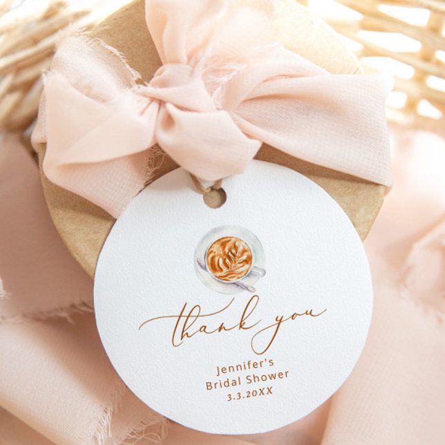 Étiquettes Cadeau L'amour est en train de préparer le tag de faveur  (Créateur téléchargé)