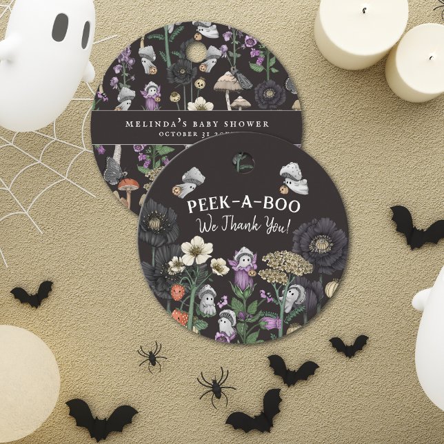 Étiquettes Cadeau Le Baby shower d'Halloween Peek-a-Boo Faveurs (Cute Halloween baby shower favor tags with mushroom ghosts and flowers. )