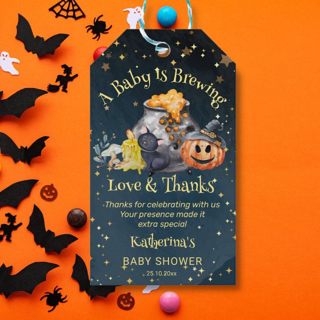 Étiquettes-cadeau Le bébé baby shower d'Halloween brasse la faveur (Halloween baby shower baby is brewing favor gift tags Halloween favors brewing pot jack o lantern)
