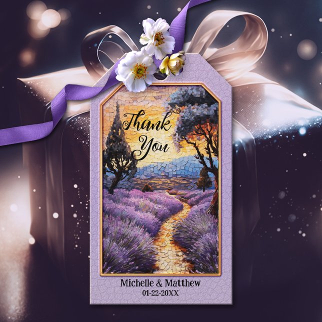 Étiquettes-cadeau Lilac Lavender Mariage artistique (Elegant gift tag featuring a romantic path in lavender fields in an artistic stained glass style)