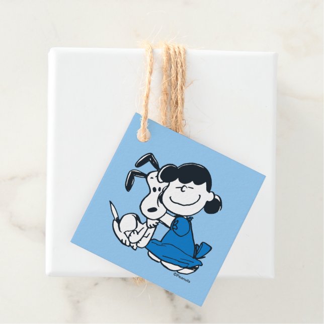 Étiquettes Cadeau Lucy Hugging Snoopy (En situation)