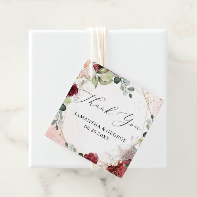Étiquettes Cadeau Marche de faveur blush bordeaux or vert (En situation)