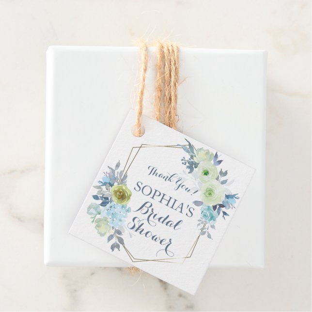 Étiquettes Cadeau Mariage Classiquement Élégant avec Fleurs Bleues  (En situation)