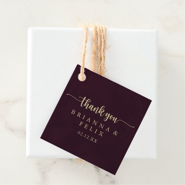 Étiquettes Cadeau Mariage de calligraphie de la Bourgogne d'or (En situation)