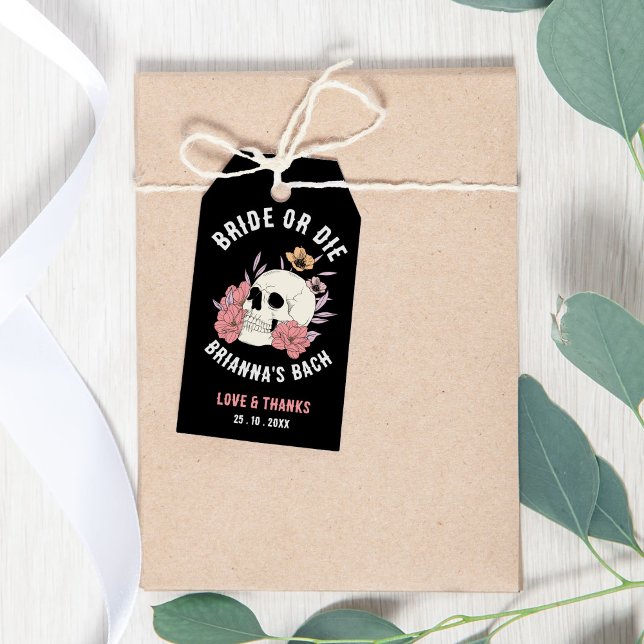Étiquettes-cadeau Mariée ou mourir noir rétro crâne de soirée de bac (Bride or die black retro skull bachelorette party favor gift tags bachelorette favors)