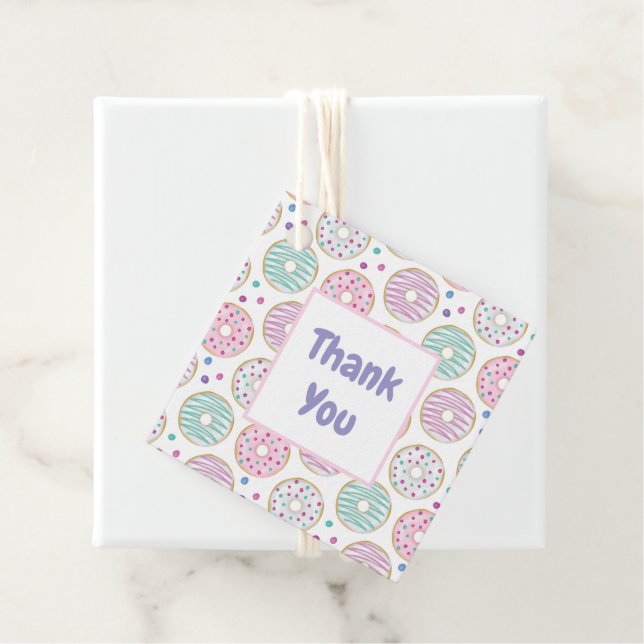 Étiquettes Cadeau Merci coloré de Motif de beigne (En situation)