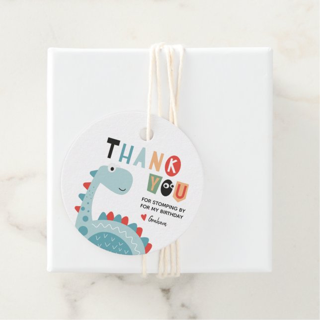 Étiquettes Cadeau Merci d'anniversaire de Dinosaur (En situation)
