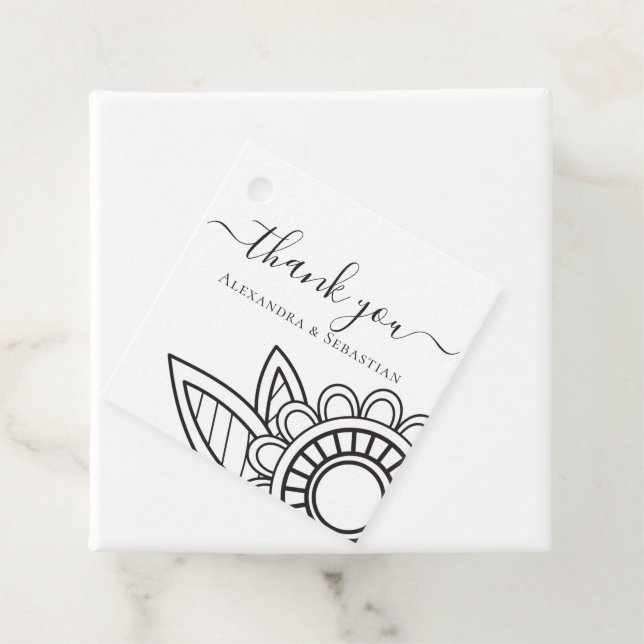 Étiquettes Cadeau Merci Fleur Grise Blanche Typographie Mariage (En situation)