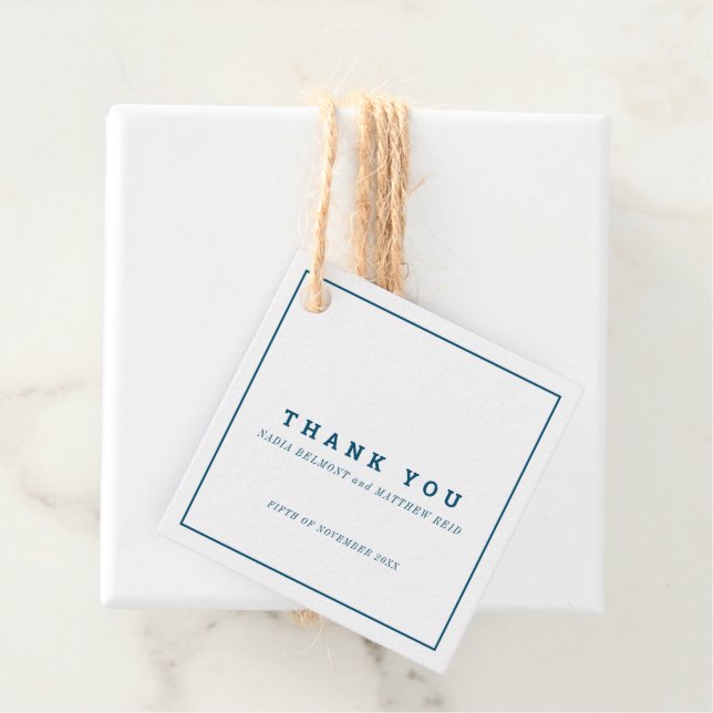 Étiquettes Cadeau Navale minimale et carré blanc mariage merci (En situation)