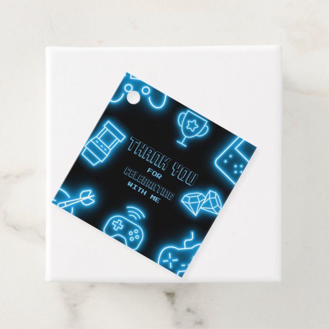 Étiquettes Cadeau Neon Toute année jeux vidéo anniversaire (En situation)