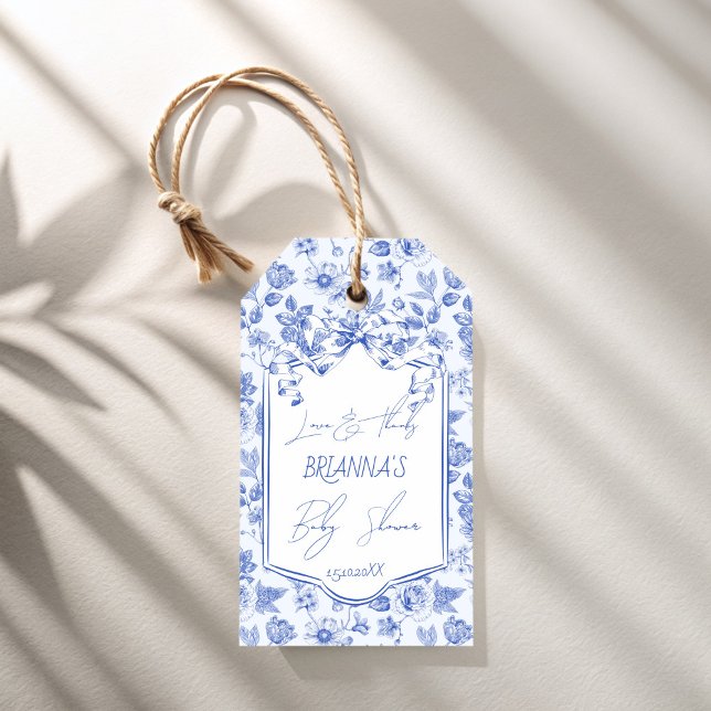 Étiquettes-cadeau Oh bébé bleu toile de jouy croquis baby shower (Oh baby blue toile de jouy vintage bow ribbon sketch baby shower personalized gift tags)