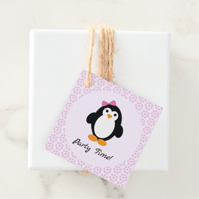 Étiquettes Cadeau Penguin, fille du temps de la fête (En situation)