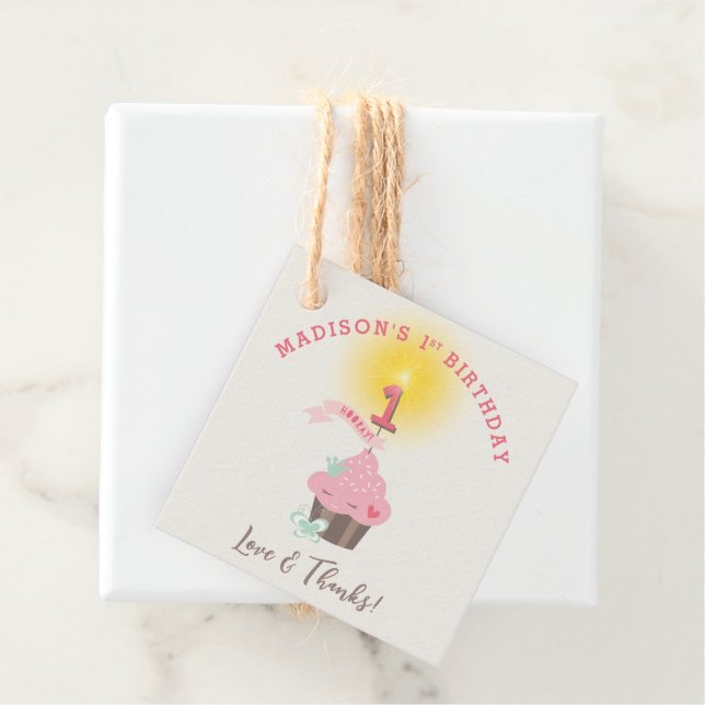 Étiquettes Cadeau Petite Miss Pink Cupcake Fille 1er anniversaire (En situation)