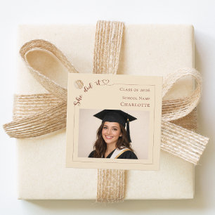 Étiquettes Cadeau Photo Elle l'a fait Fête de fin d'études à Champag