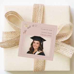 Étiquettes Cadeau Photo Elle l'a fait rose saumon Fête de fin d'étud