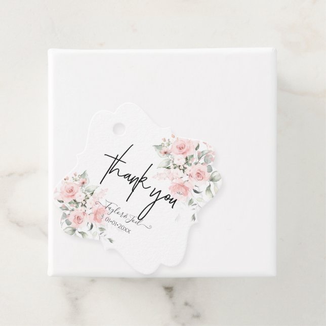 Étiquettes Cadeau PixDezines Merci Rose Dusty Script de signature (En situation)