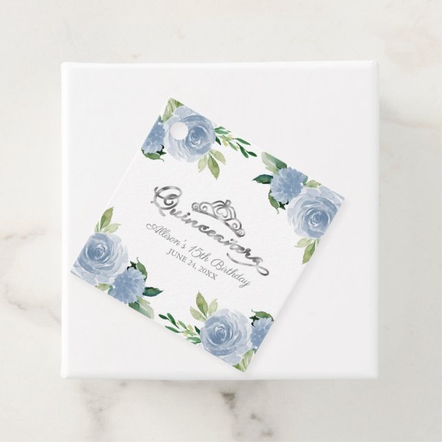 Étiquettes Cadeau Quinceanera Silver Tiara Bleu clair Floral (En situation)