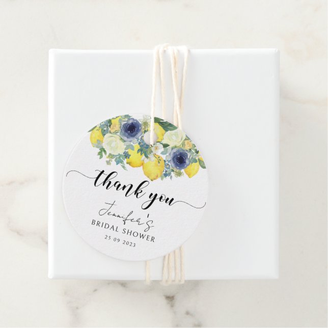 Étiquettes Cadeau Remerciement pour une douche de mariage florale bl (En situation)