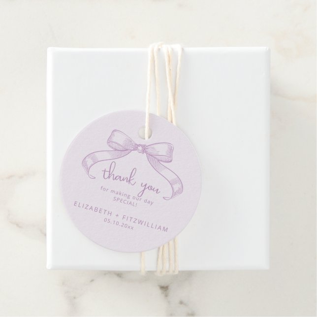Étiquettes Cadeau Rubans Esquissés Romantiques | Remerciements Lilac (En situation)