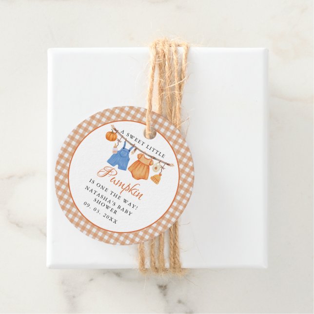 Étiquettes Cadeau Sweet Little Citrouille baby shower d'automne (En situation)
