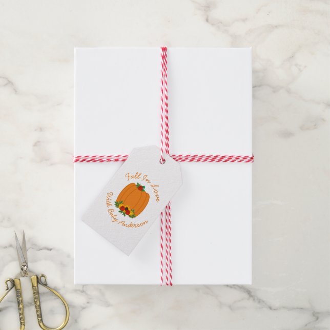 Étiquettes-cadeau Tomber dans le Baby shower de l'amour (Avec de la ficelle)